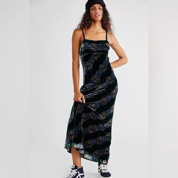 Free People Juliet Velvet Printed Maxi Dress Size Medium NWT Emerald Combo Maxi